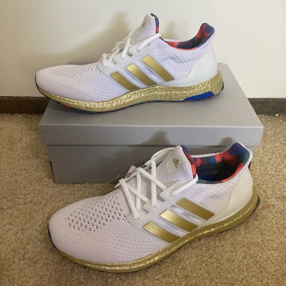 Adidas Ultraboost 5.0 DNA. Womens 11.5, Men’s 10.5